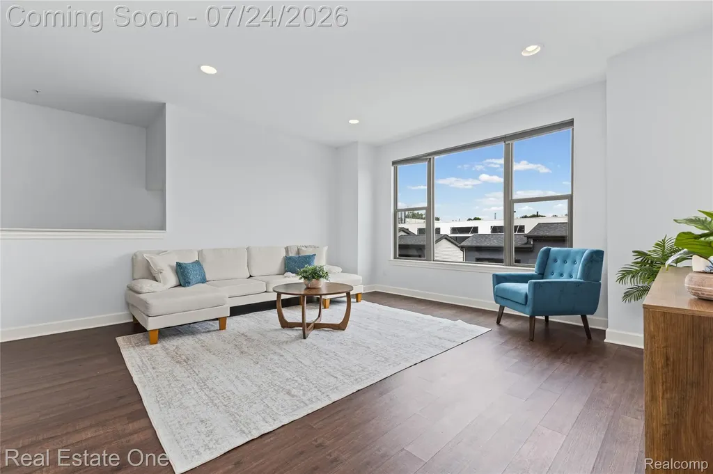 1240 S Diamond Court Royal Oak City MI 48067