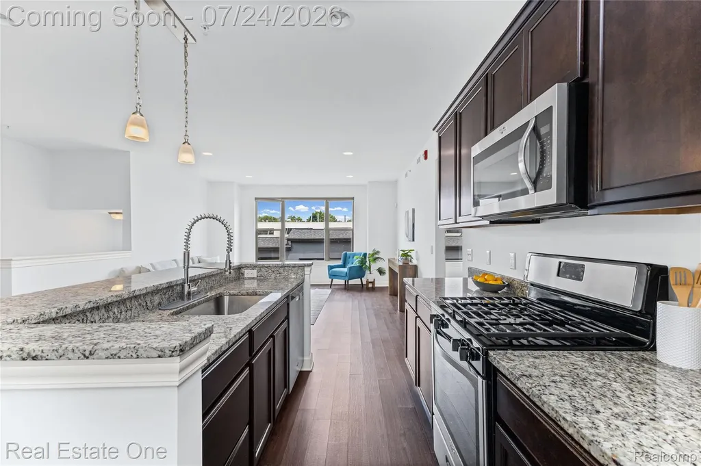 1240 S Diamond Court Royal Oak City MI 48067