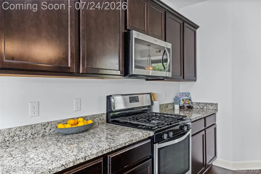 1240 S Diamond Court Royal Oak City MI 48067