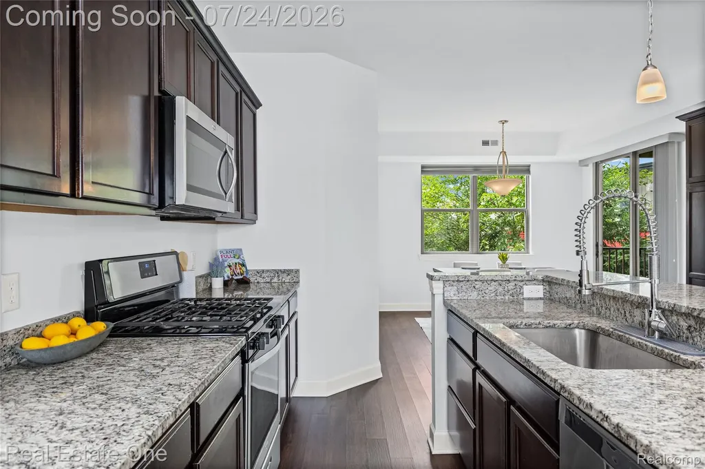1240 S Diamond Court Royal Oak City MI 48067
