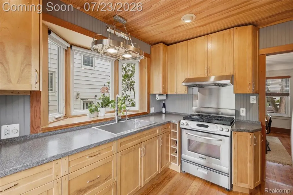 1207 Irving Avenue Royal Oak City MI 48067