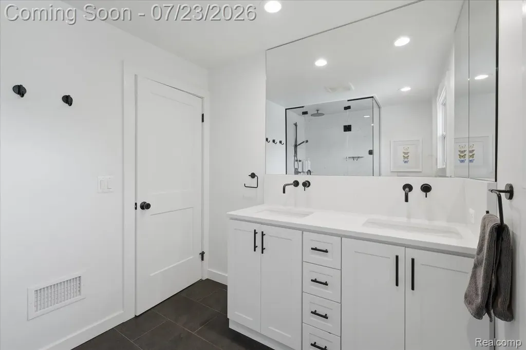 1207 Irving Avenue Royal Oak City MI 48067