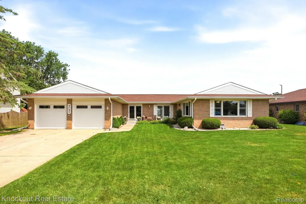 5094 Dustine Drive N Saginaw Charter Township MI 48603