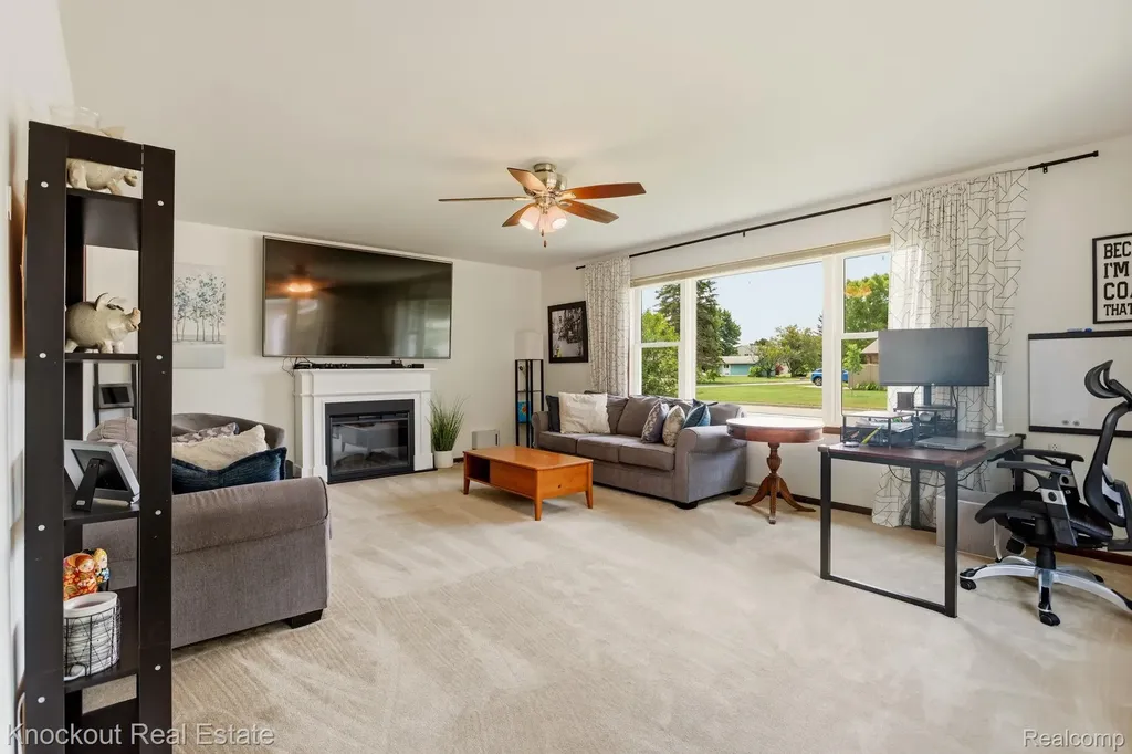 5094 Dustine Drive N Saginaw Charter Township MI 48603