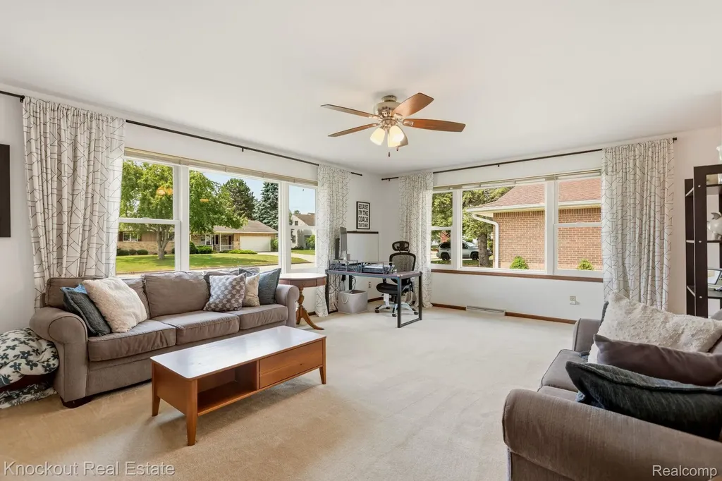 5094 Dustine Drive N Saginaw Charter Township MI 48603