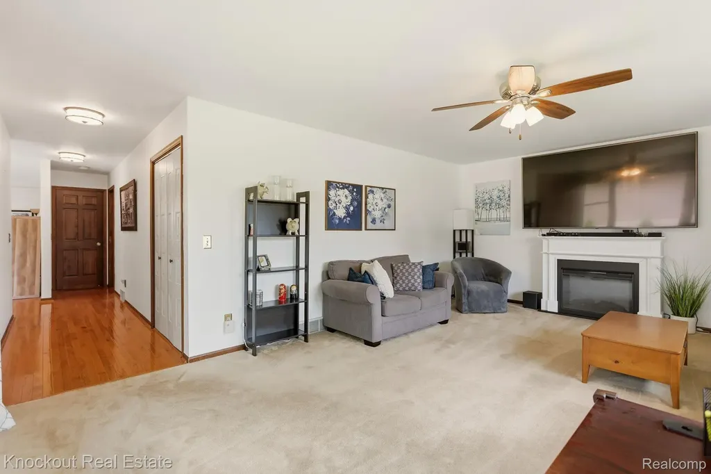5094 Dustine Drive N Saginaw Charter Township MI 48603