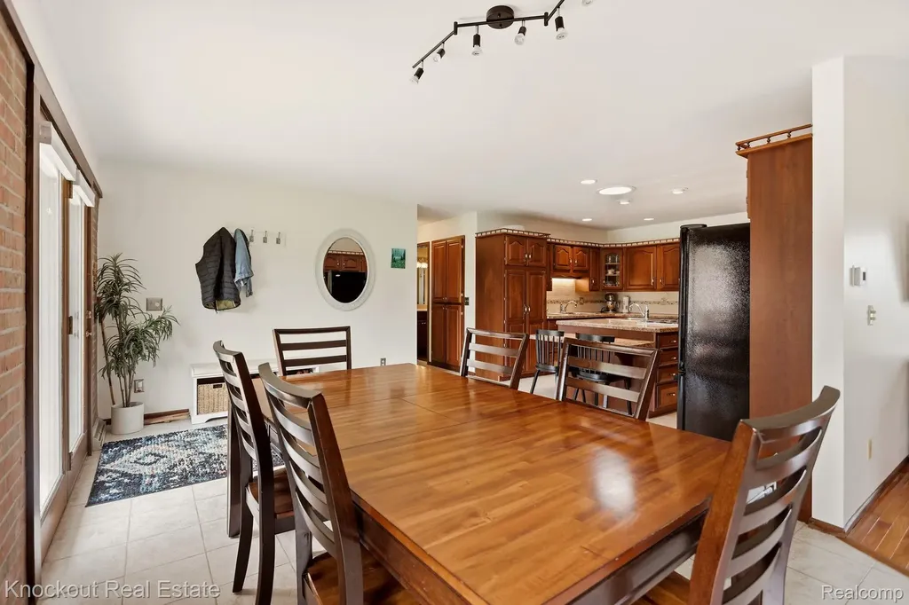 5094 Dustine Drive N Saginaw Charter Township MI 48603