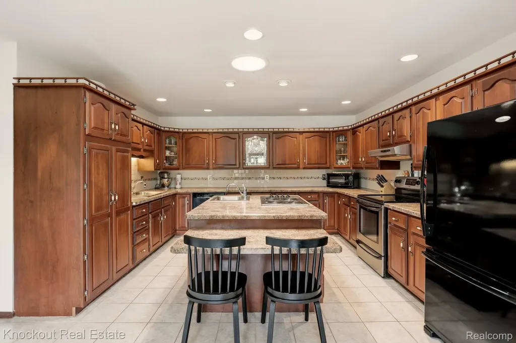 5094 Dustine Drive N Saginaw Charter Township MI 48603