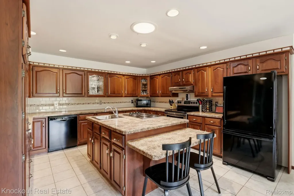 5094 Dustine Drive N Saginaw Charter Township MI 48603