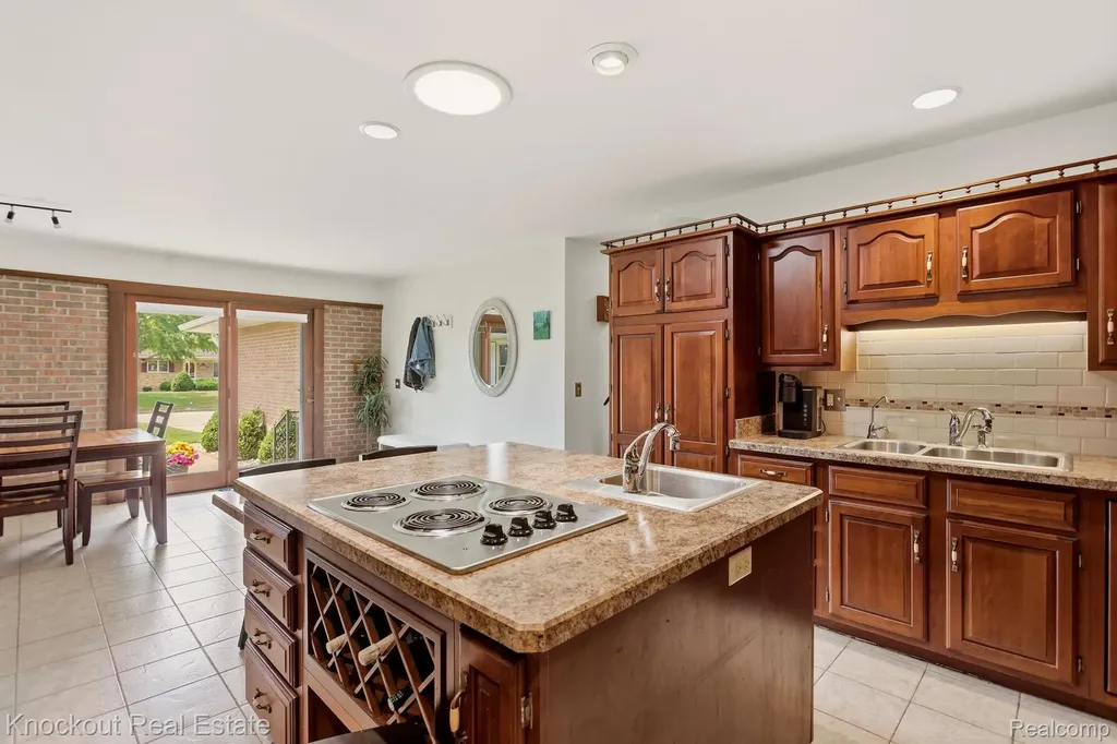 5094 Dustine Drive N Saginaw Charter Township MI 48603