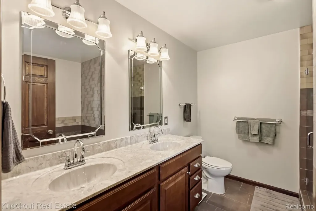 5094 Dustine Drive N Saginaw Charter Township MI 48603