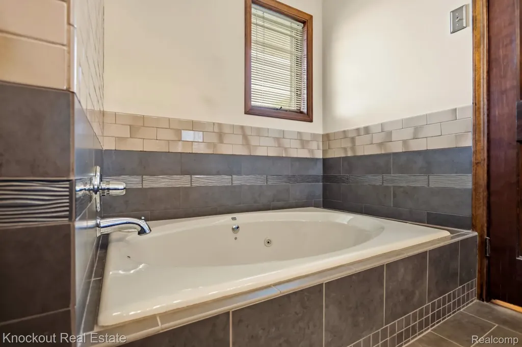 5094 Dustine Drive N Saginaw Charter Township MI 48603