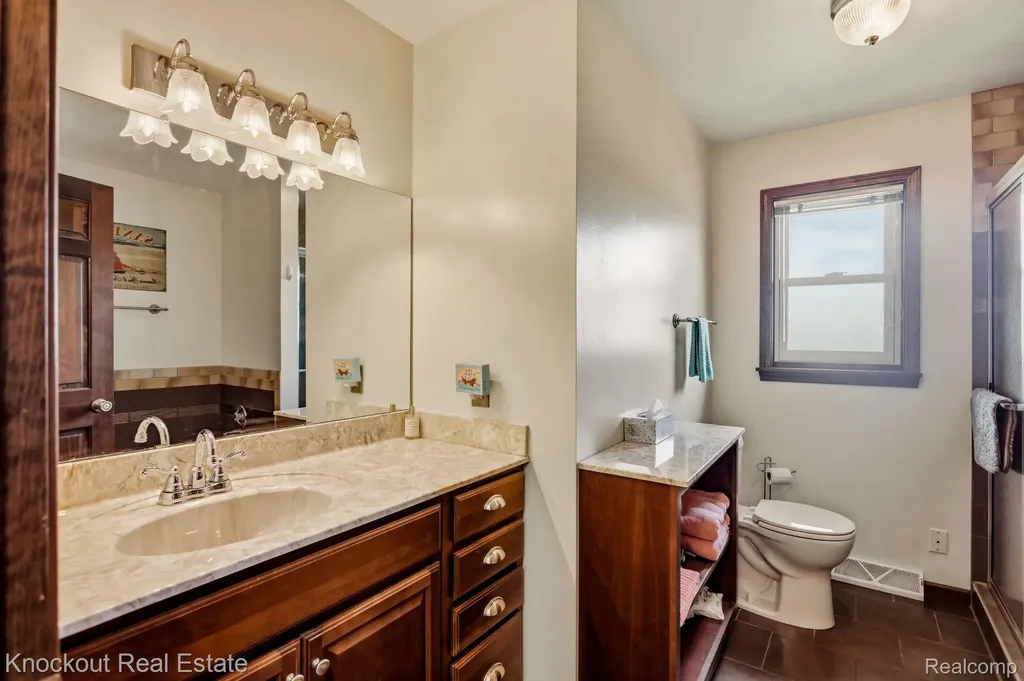 5094 Dustine Drive N Saginaw Charter Township MI 48603