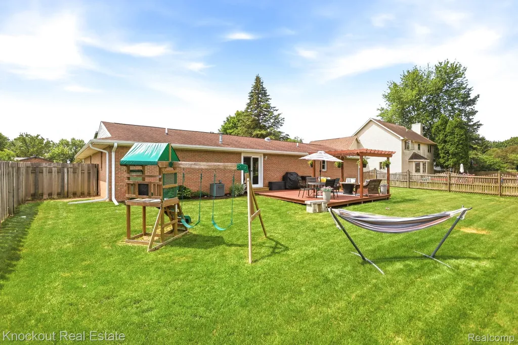 5094 Dustine Drive N Saginaw Charter Township MI 48603
