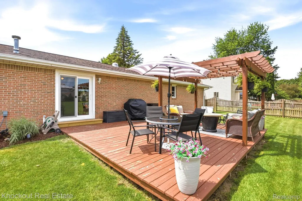 5094 Dustine Drive N Saginaw Charter Township MI 48603