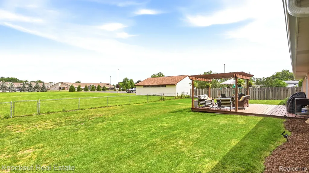 5094 Dustine Drive N Saginaw Charter Township MI 48603