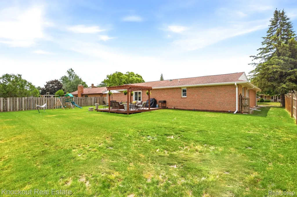 5094 Dustine Drive N Saginaw Charter Township MI 48603