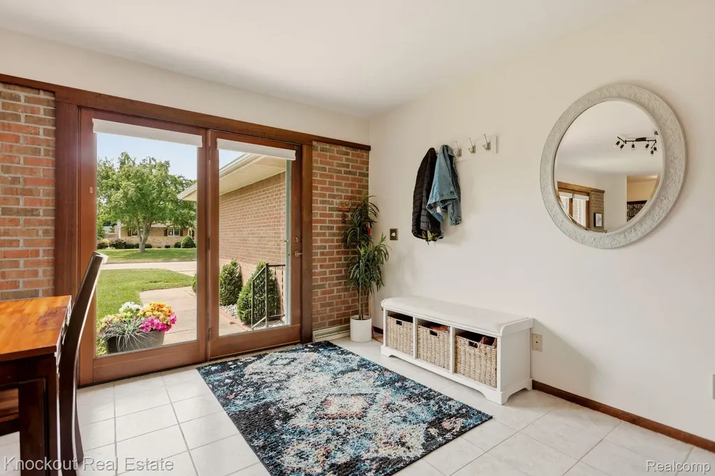 5094 Dustine Drive N Saginaw Charter Township MI 48603