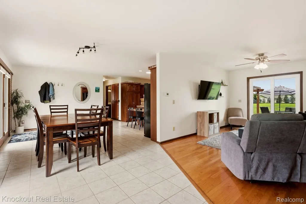 5094 Dustine Drive N Saginaw Charter Township MI 48603