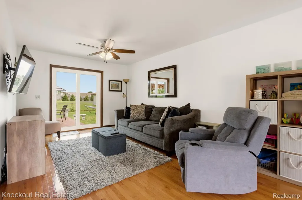 5094 Dustine Drive N Saginaw Charter Township MI 48603