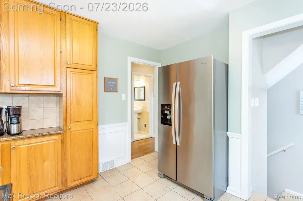 10482 Hart Avenue Huntington Woods City MI 48070