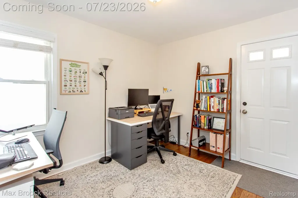 10482 Hart Avenue Huntington Woods City MI 48070