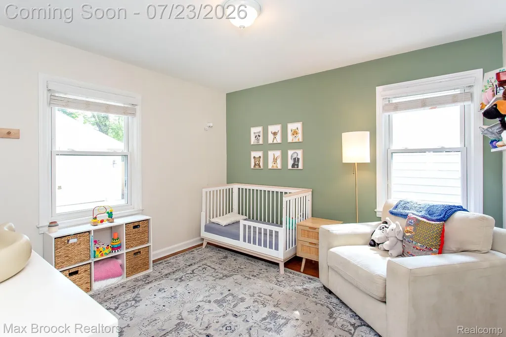 10482 Hart Avenue Huntington Woods City MI 48070
