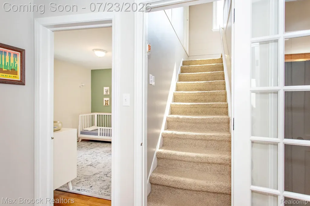 10482 Hart Avenue Huntington Woods City MI 48070