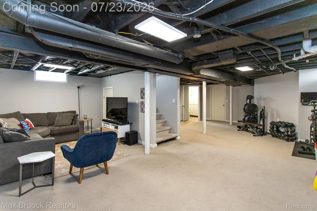 10482 Hart Avenue Huntington Woods City MI 48070