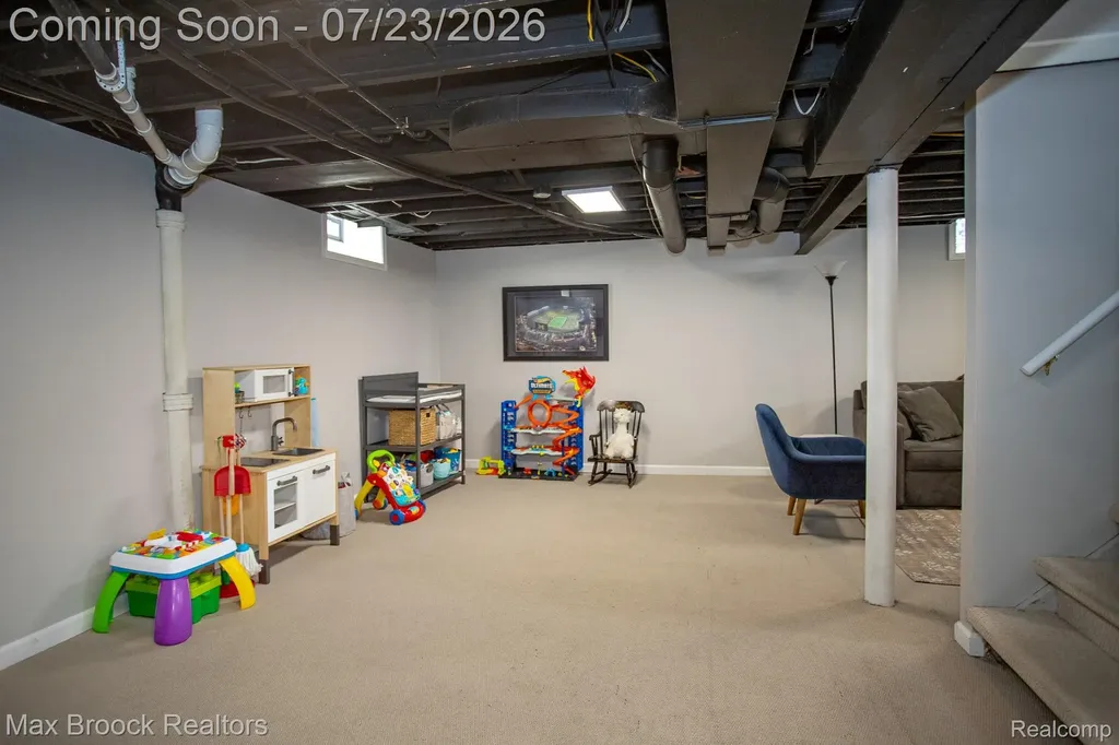 10482 Hart Avenue Huntington Woods City MI 48070
