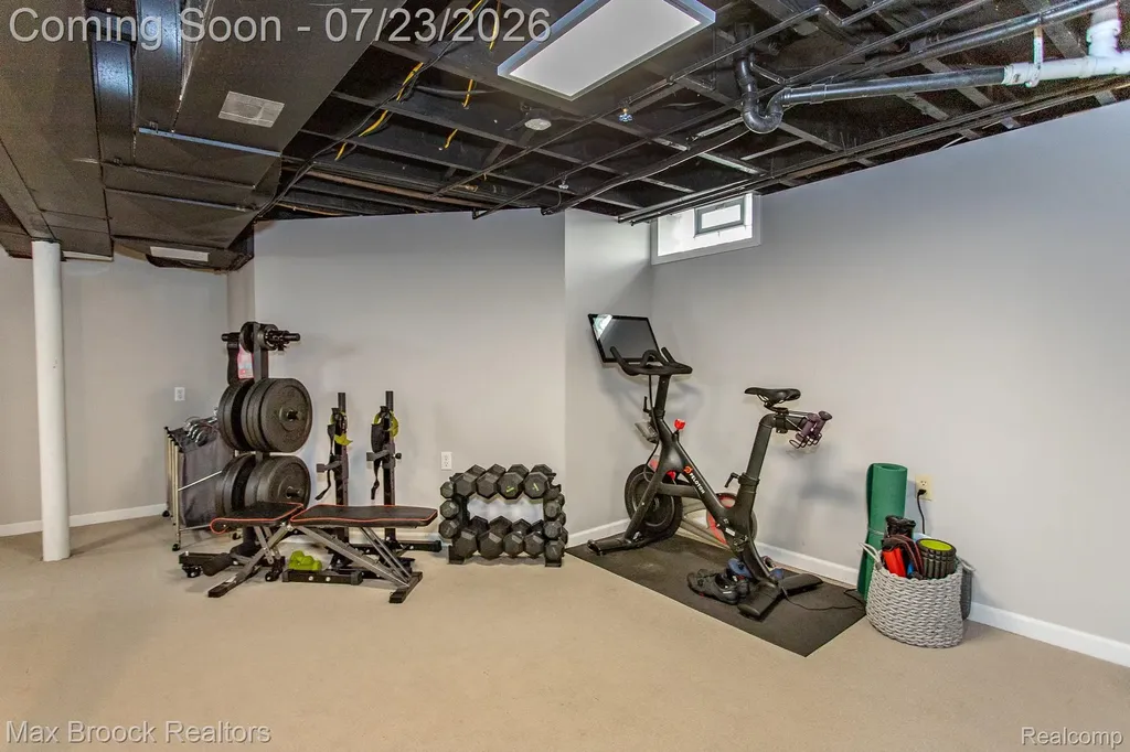 10482 Hart Avenue Huntington Woods City MI 48070