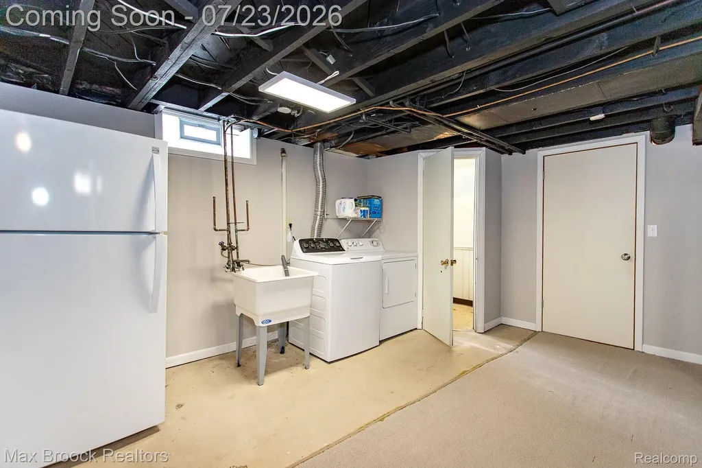 10482 Hart Avenue Huntington Woods City MI 48070