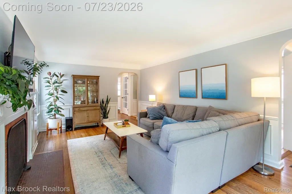 10482 Hart Avenue Huntington Woods City MI 48070