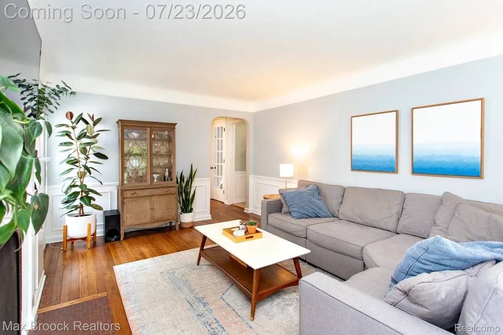 10482 Hart Avenue Huntington Woods City MI 48070