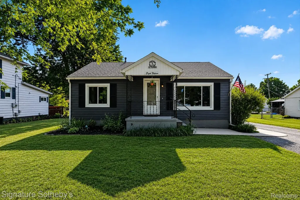 815 Fowler Street Howell City MI 48843