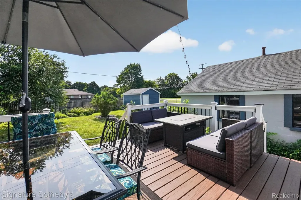 815 Fowler Street Howell City MI 48843