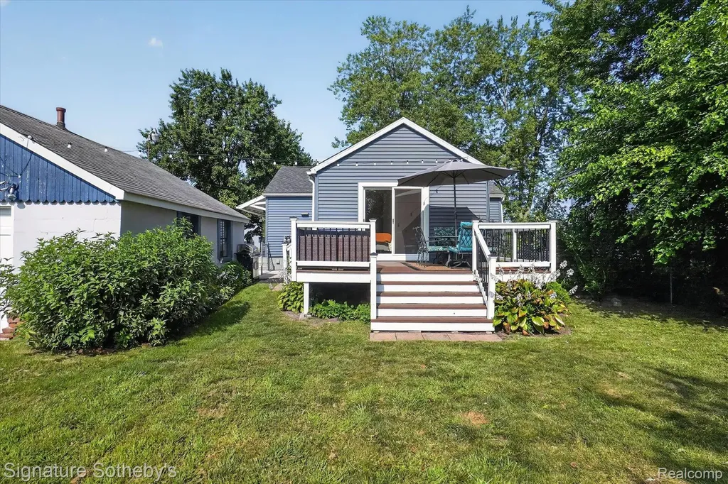 815 Fowler Street Howell City MI 48843