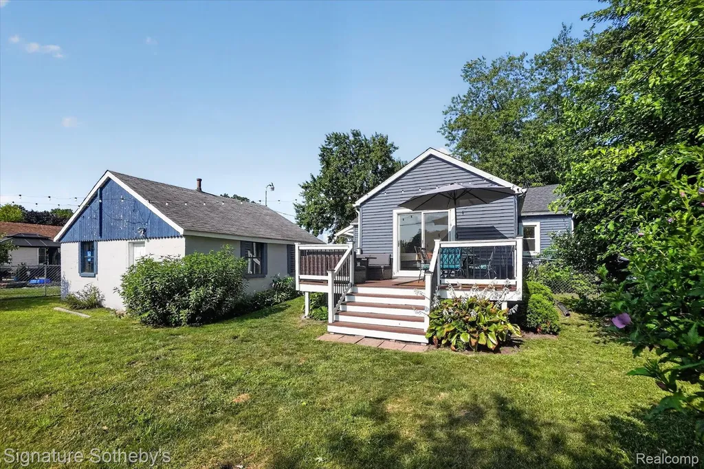 815 Fowler Street Howell City MI 48843