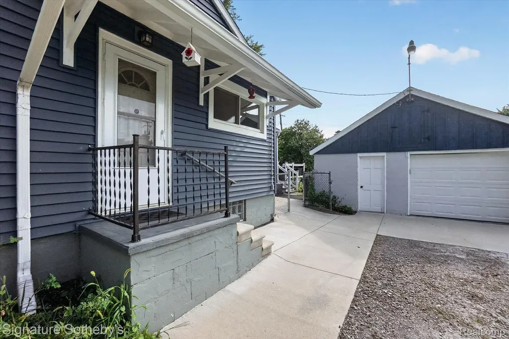815 Fowler Street Howell City MI 48843