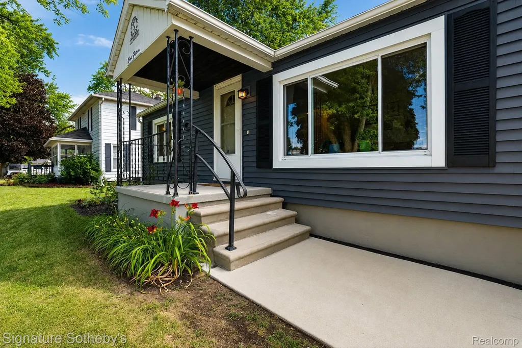 815 Fowler Street Howell City MI 48843