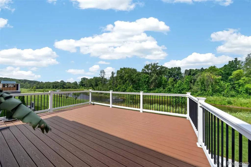 4160 Walcott Drive Orion Charter Township MI 48359