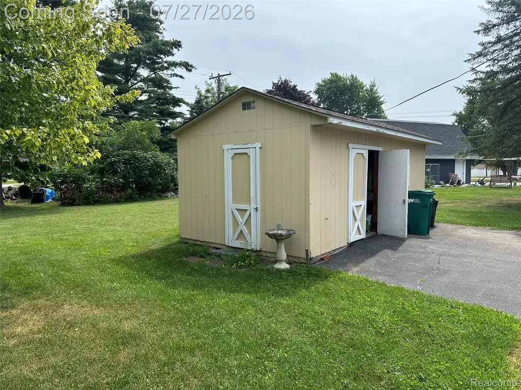 10350 Davisburg Road Springfield Charter Township MI 48350