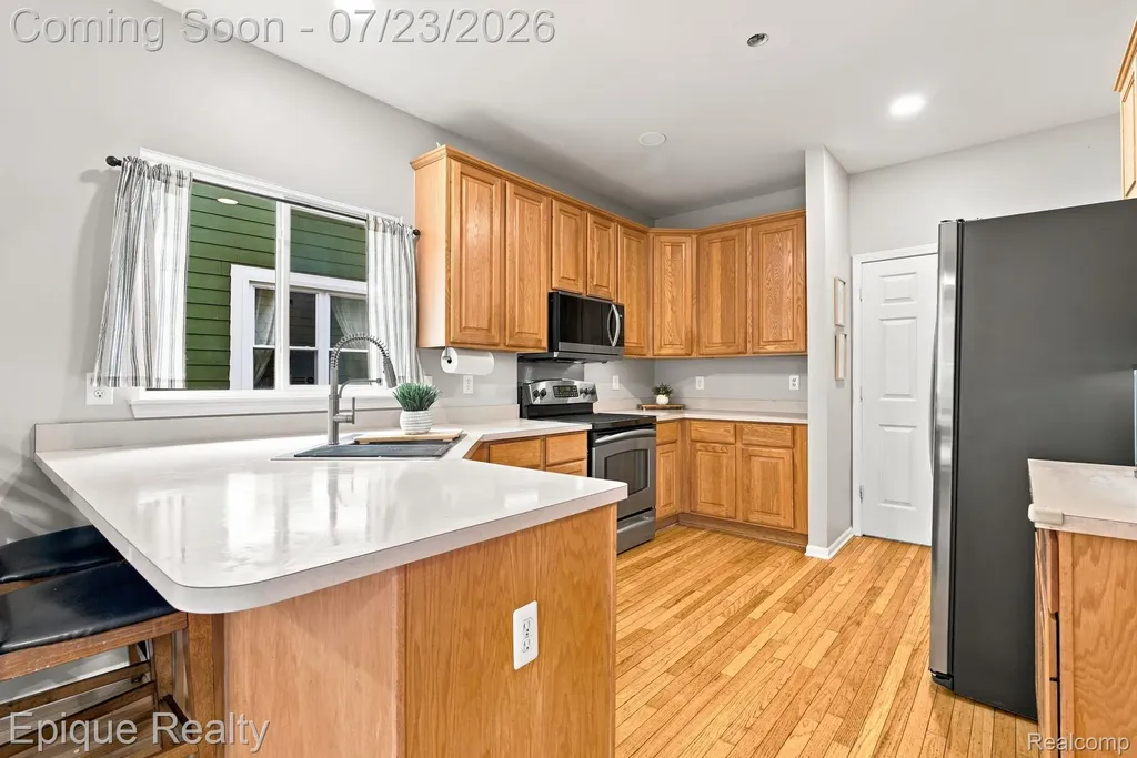 43144 Emerson Way Novi City MI 48377