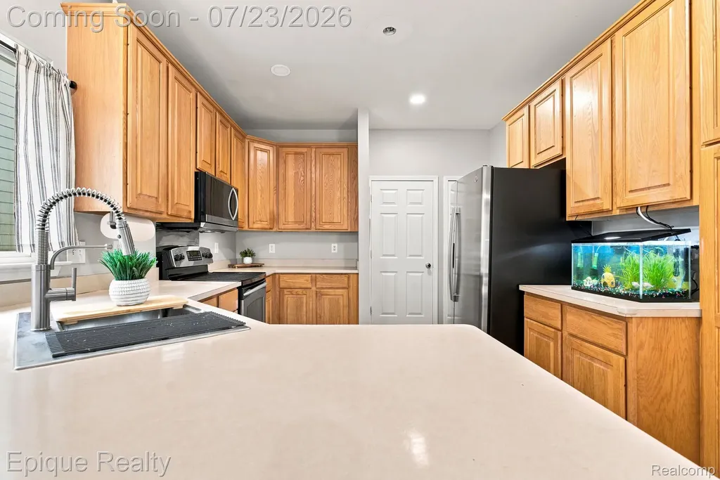 43144 Emerson Way Novi City MI 48377