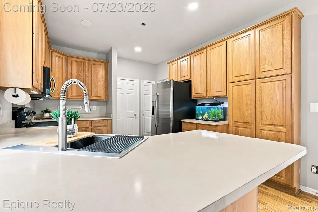 43144 Emerson Way Novi City MI 48377