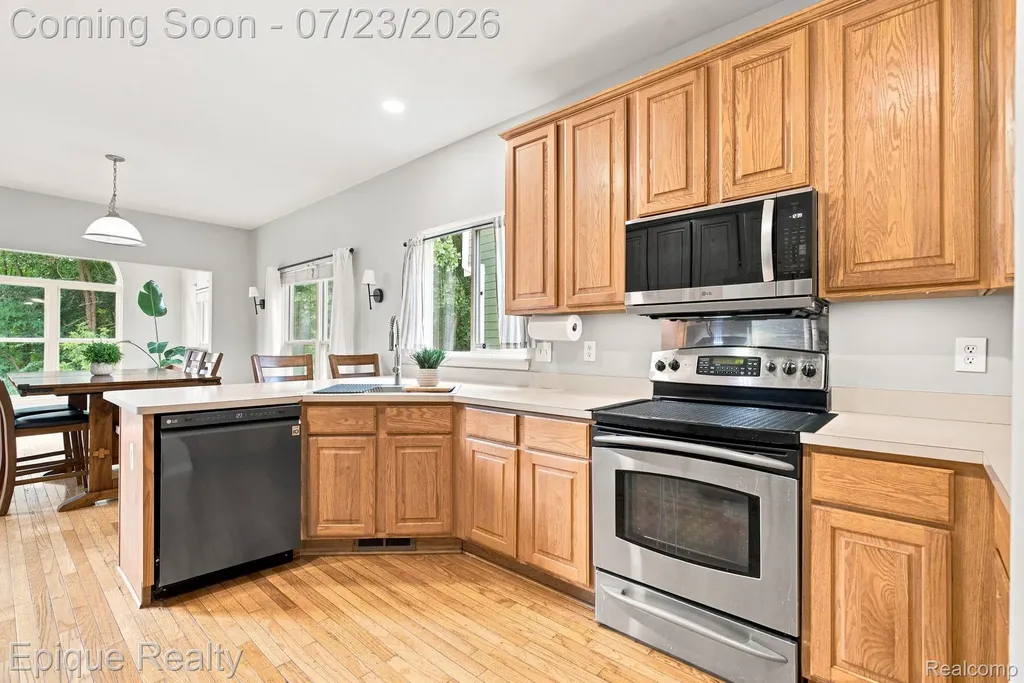 43144 Emerson Way Novi City MI 48377
