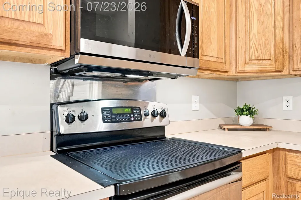 43144 Emerson Way Novi City MI 48377