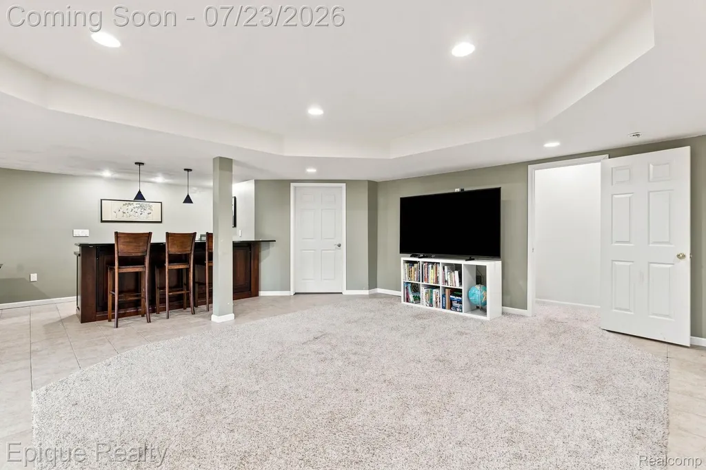 43144 Emerson Way Novi City MI 48377