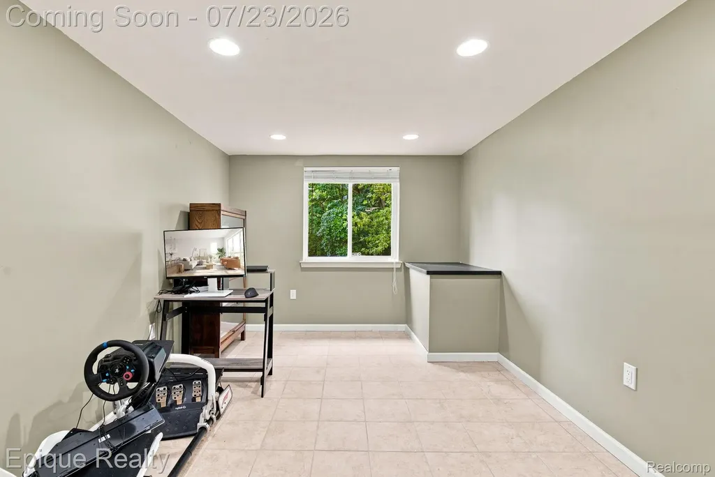 43144 Emerson Way Novi City MI 48377