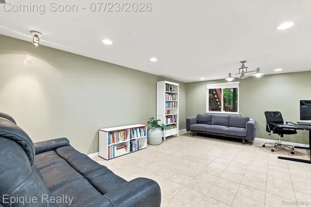 43144 Emerson Way Novi City MI 48377